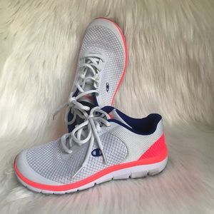 Champion women’s size 6 color white